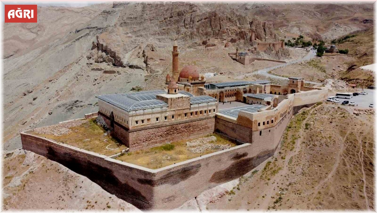 İshak Paşa Sarayı'nı bayramda 40 bin kişi ziyaret etti