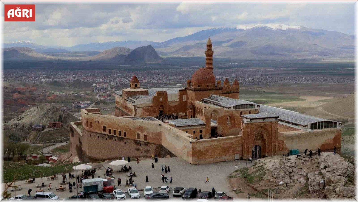 İshak Paşa Sarayı'nı bayramda 8 bin kişi ziyaret etti