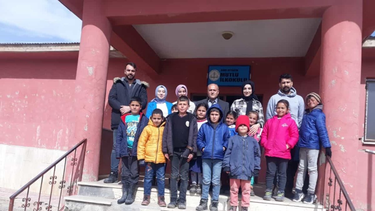 Işık, köy okullarını ziyaret etti