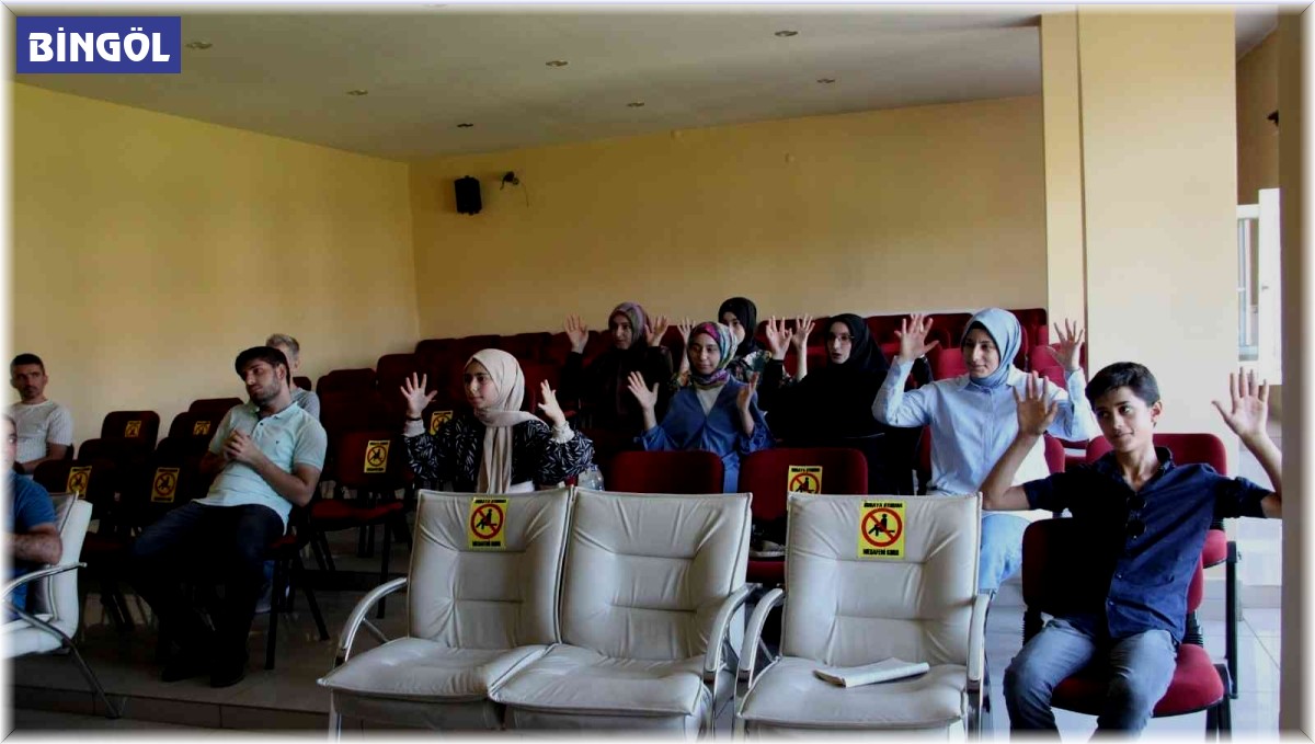 İşitme engelli vatandaşlar için işaret dili öğreniyorlar