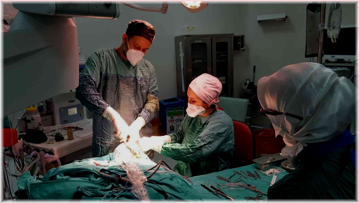 İşitme kaybı yaşayan çocuğa başarılı ameliyat