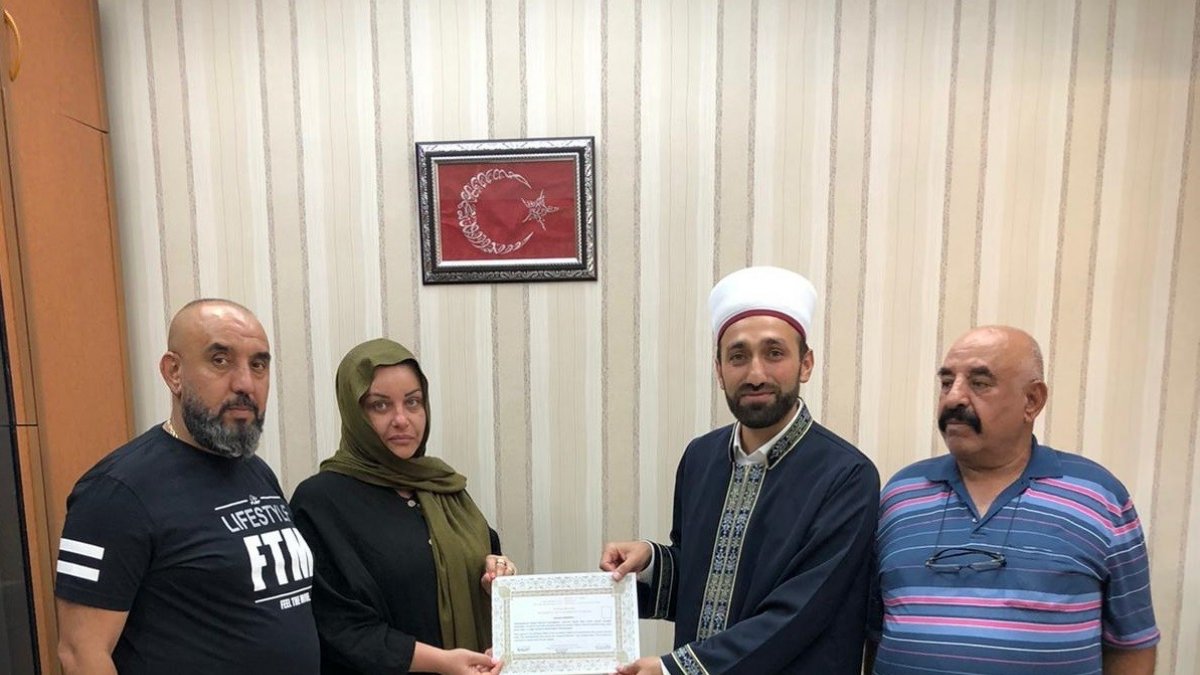 İslamiyet'ten etkilen Bulgaristanlı kadın, Müslüman oldu