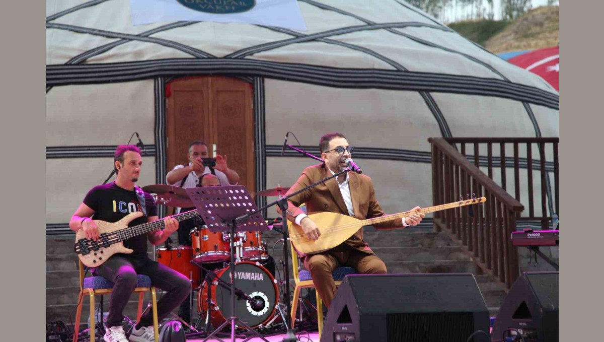 İsmail Altunsaray Ahlat'ta sahne aldı