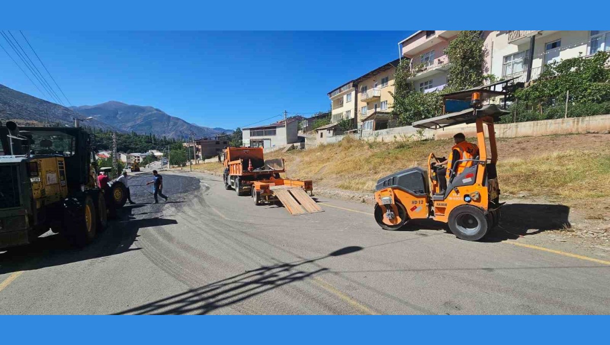 İspir'de heyelanlı bölgeye müdahale başladı