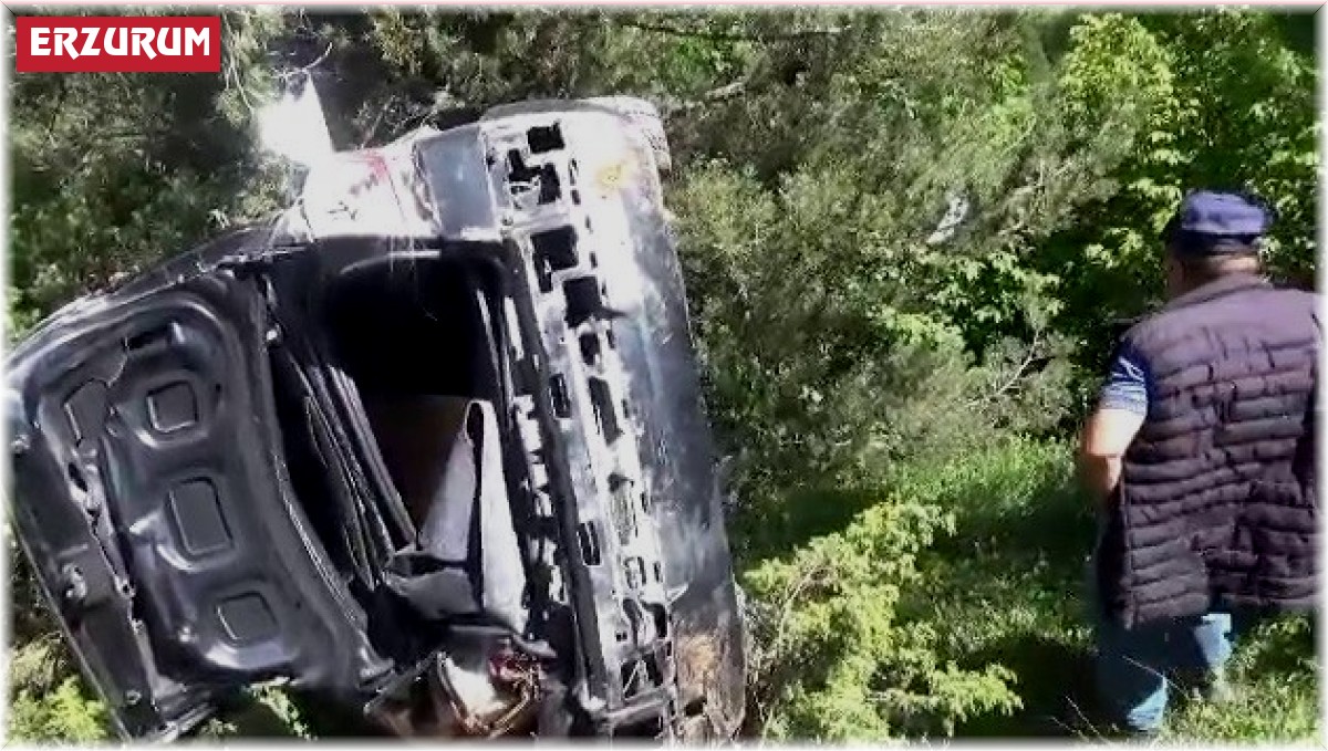 İspir'de otomobil şarampole yuvarlandı: 1 ölü, 2 yaralı