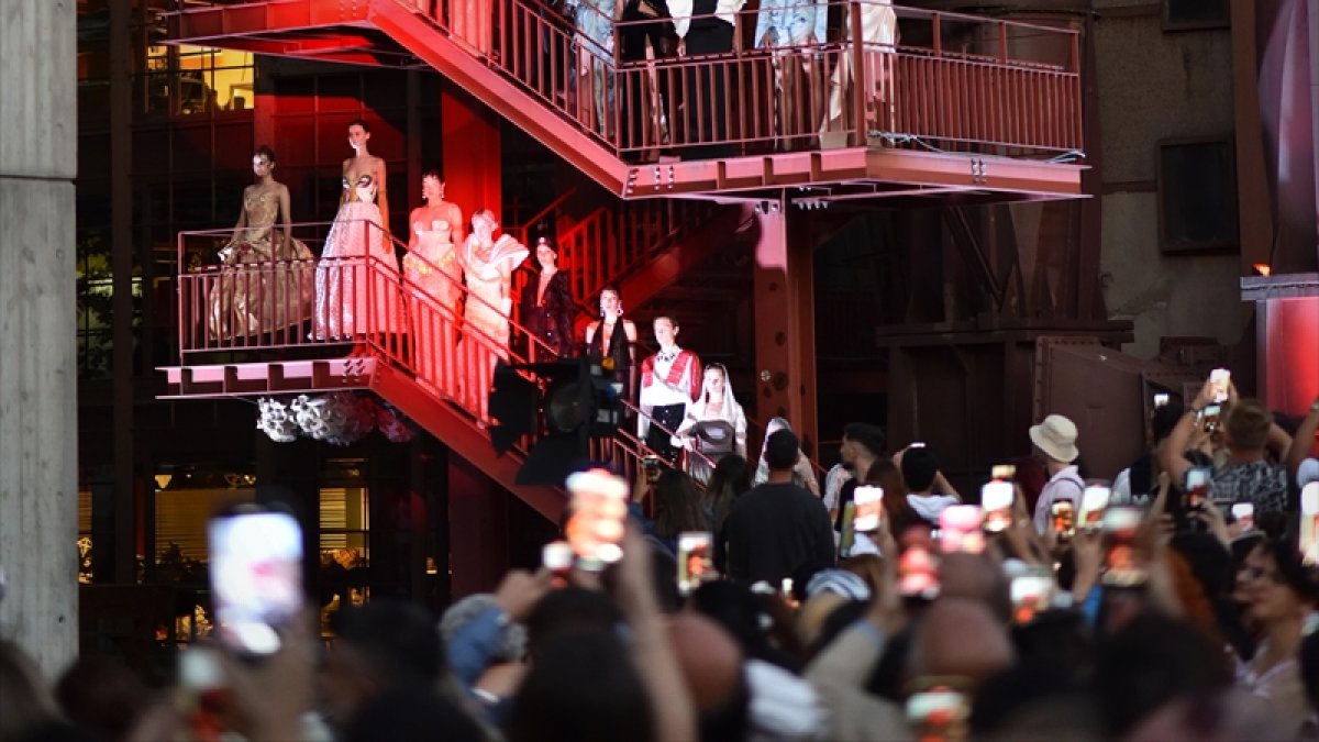 İstanbul Bilgi Üniversitesi öğrencilerinin tasarımları podyumda görücüye çıktı