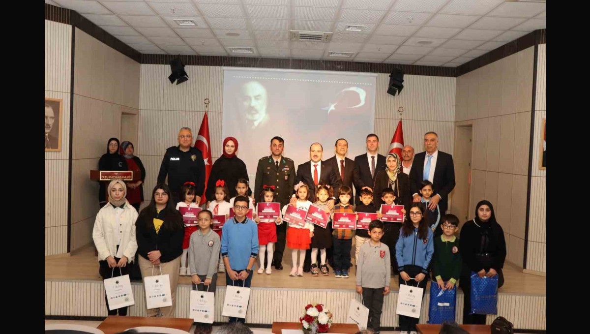 İstiklal Marşı'nın kabulünün 104. yılı Oltu'da coşkuyla kutlandı