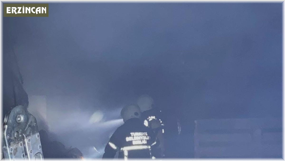 İşyerinin çatısı yandı