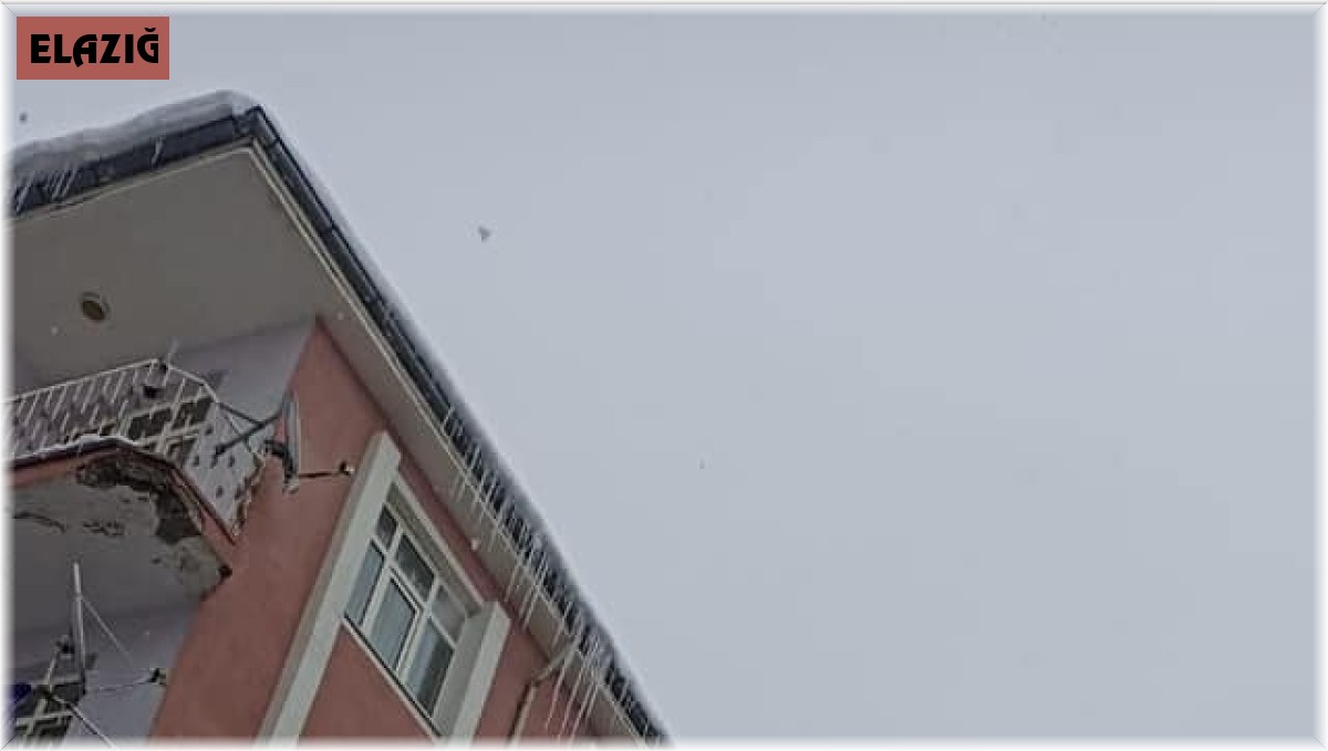 İtfaiye ekipleri buz sarkıtlarını temizledi