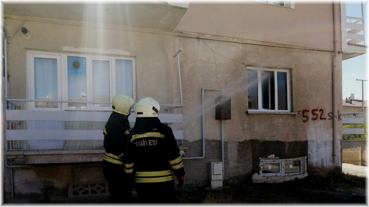İtfaiye ekipleri ev yangınına müdahale etti