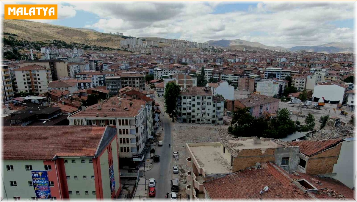 İtfaiyeden vatandaşlara hasarlı çatı uyarısı