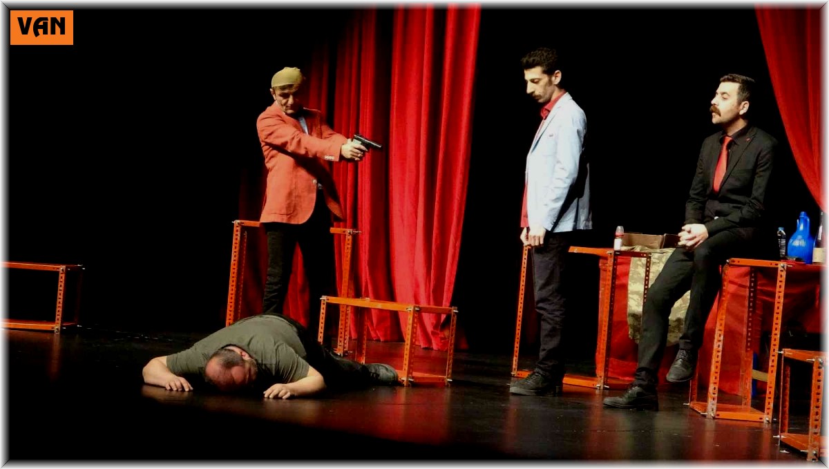 "İyi, kötü, çirkin" oyununa büyük ilgi