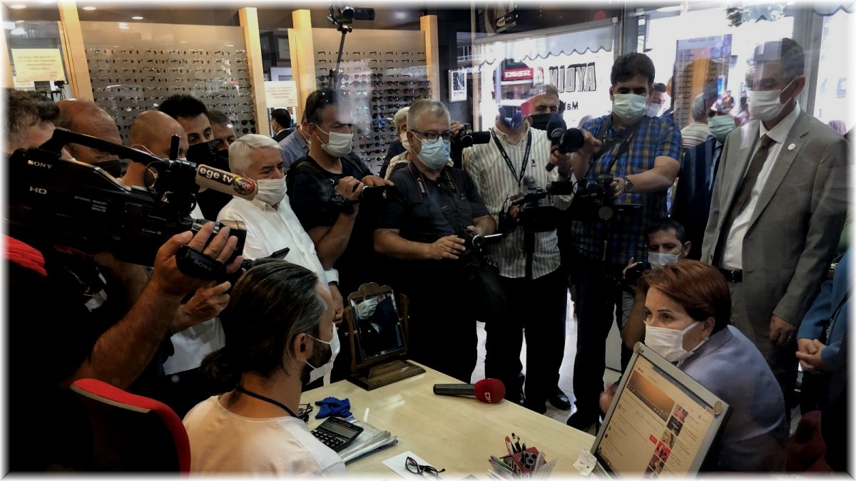 İYİ Parti Genel Başkanı Akşener, Erzincan'da esnaf ziyareti yaptı