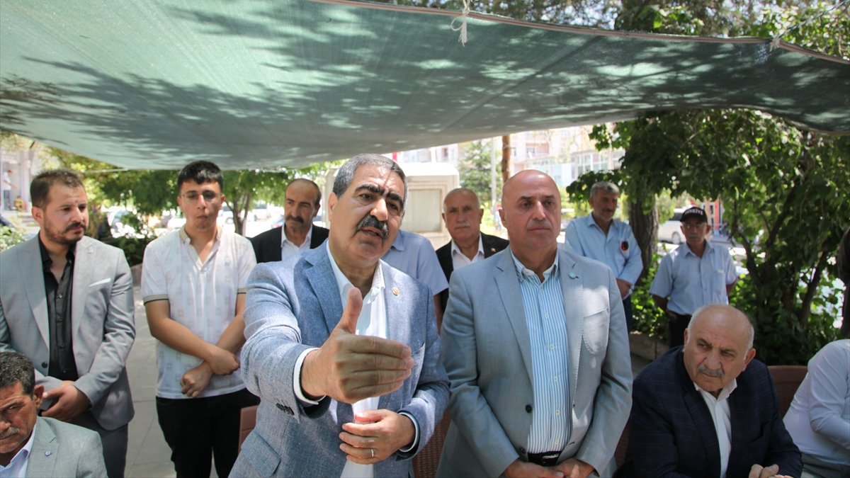 İYİ Parti milletvekili Oral, Ahlat'ta partililerle bir araya geldi