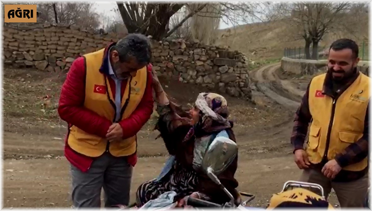 İyilik Derneği kumanya dağıtımıyla binlerce kişiye ulaşıyor