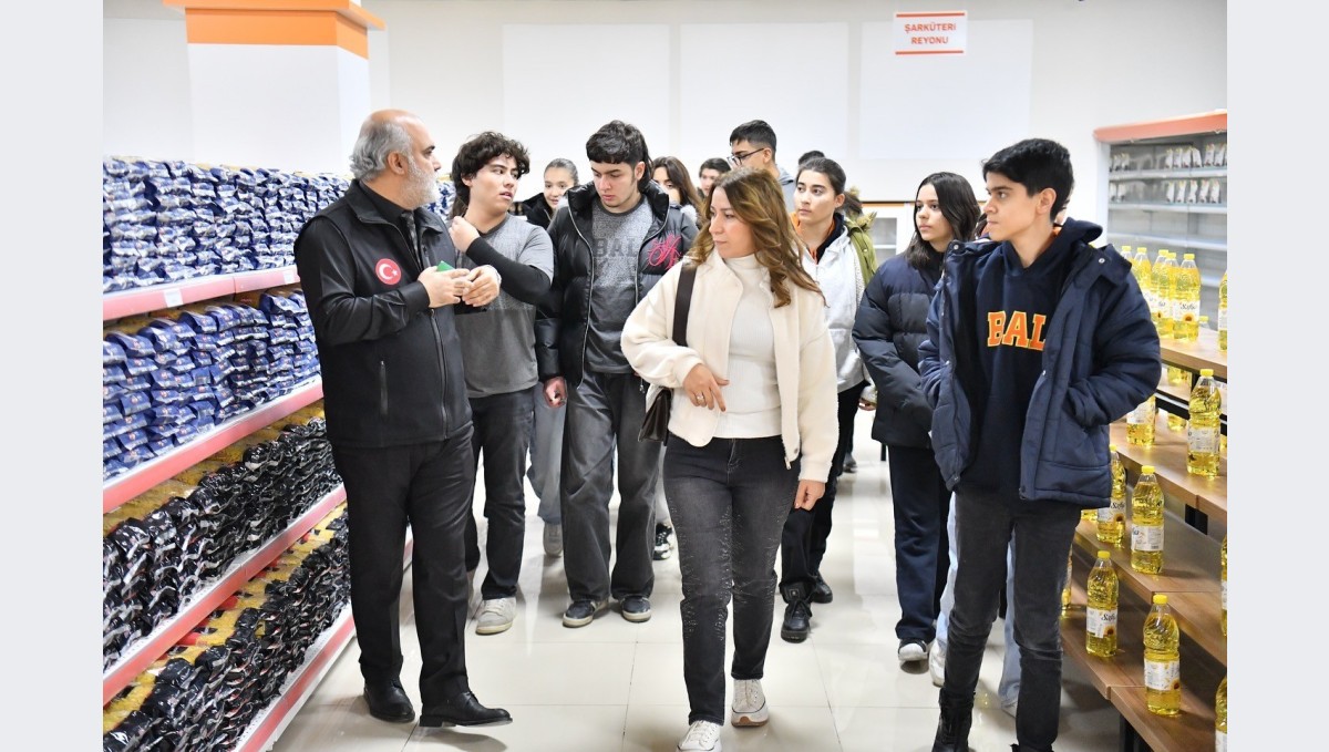 "İyilik Elçisi" Projesi gençlere yardımlaşma ve tarih bilinci aşılıyor