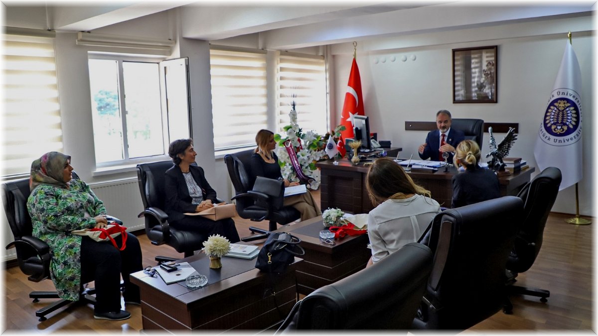 İyilik İçin Sanat Derneği yöneticileri Atatürk Üniversitesini ziyaret etti