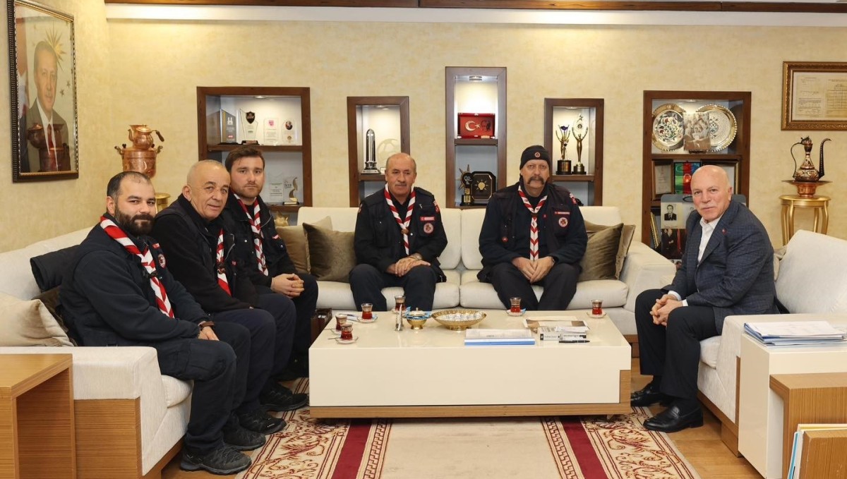 İzcilerden Başkan Sekmen'e ziyaret