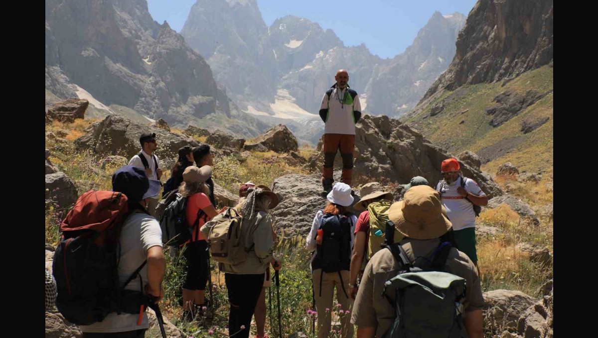 İzmirli dağcılar Cilo-Sat Dağları'nda