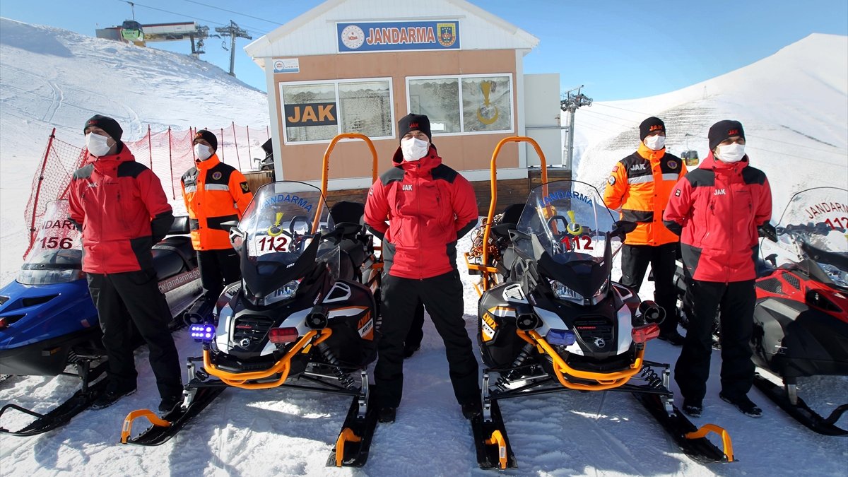 JAK timleri turistlerin can güvenliği için kayak merkezlerinde nöbette