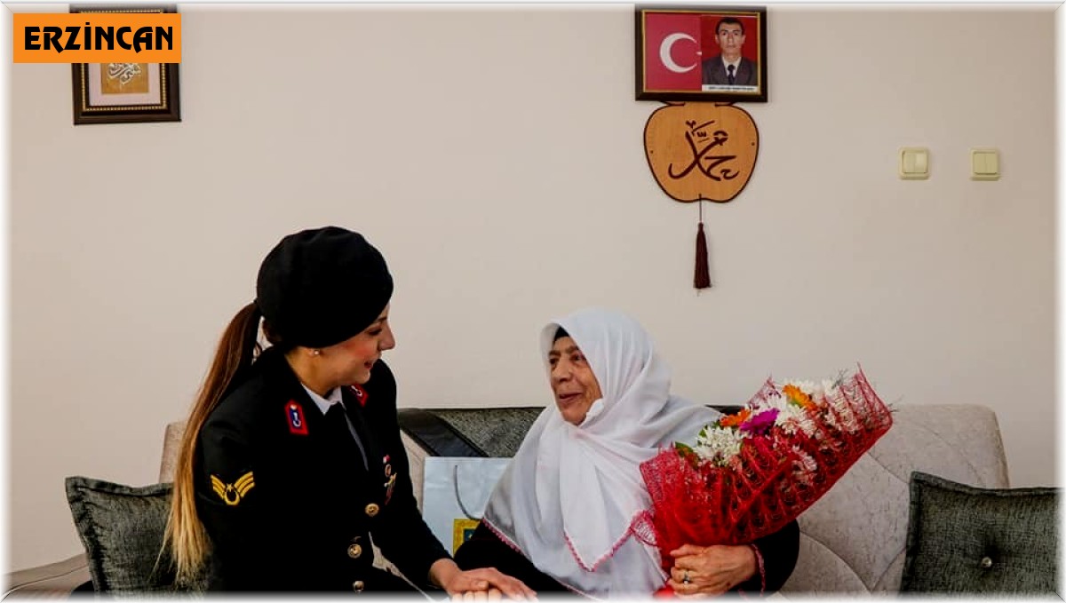Jandarma, 'Anneler Günü'nde şehit annelerini unutmadı