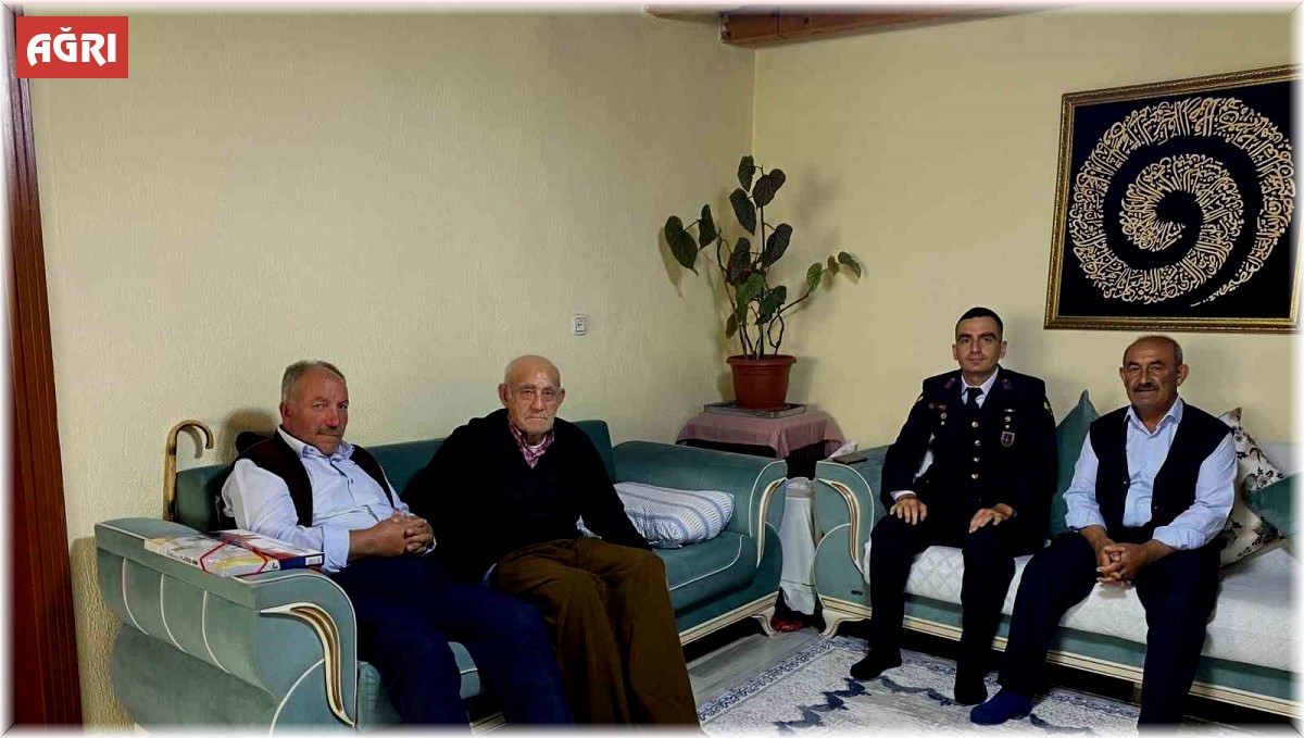 Jandarma, bayramda şehit ailelerini unutmadı