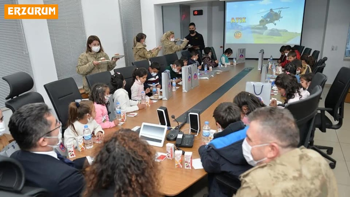 Jandarma çocukları unutmadı