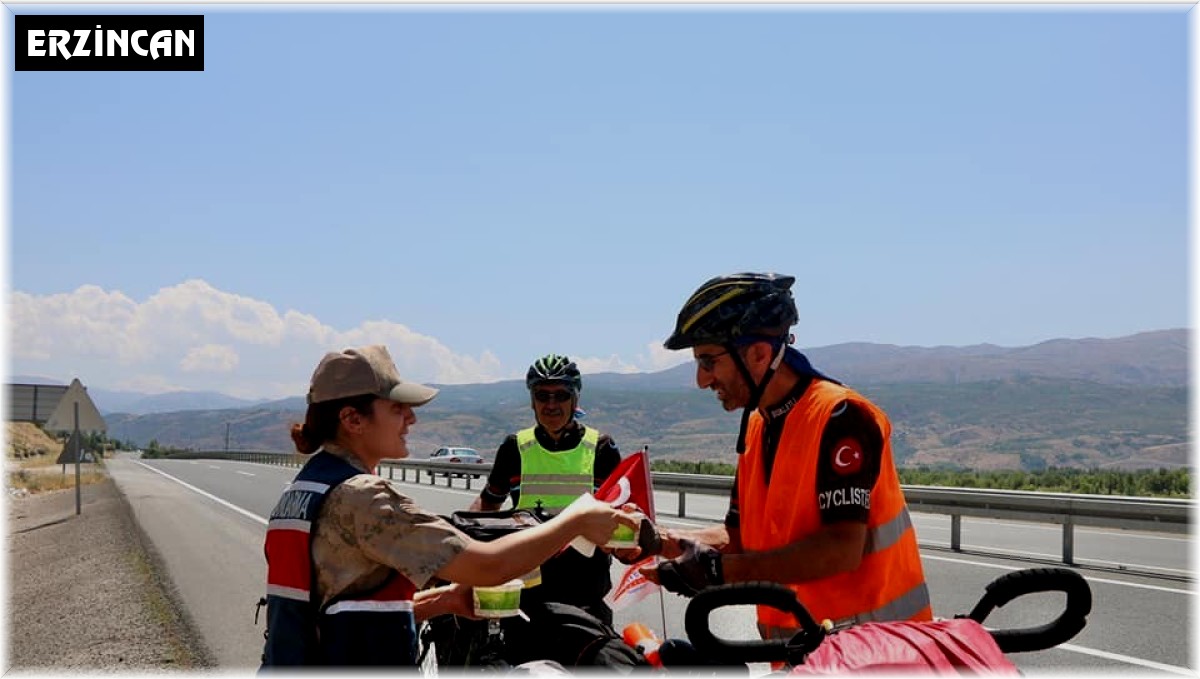 Jandarma'dan aşure ikramı