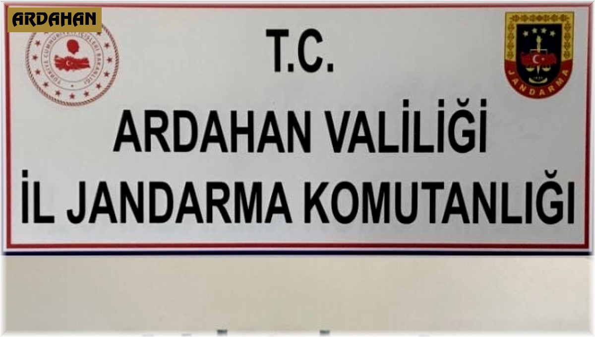Jandarma'dan kaçak alkol ve sigara operasyonu