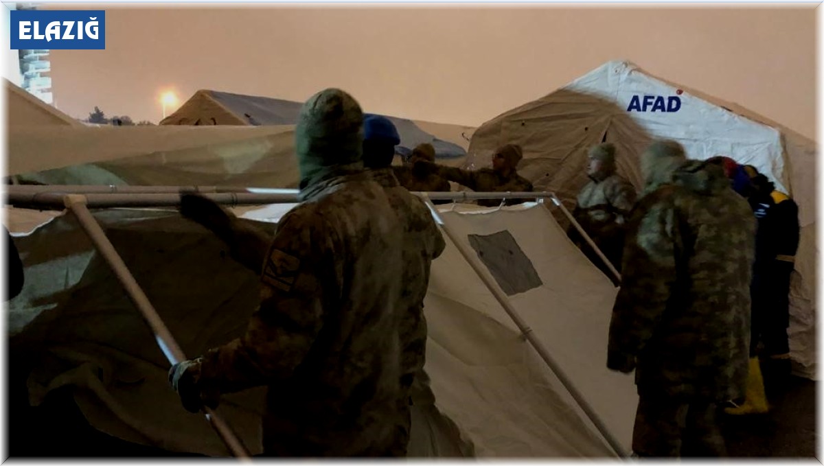 Jandarma ekipleri çadırlar kurmaya başladı