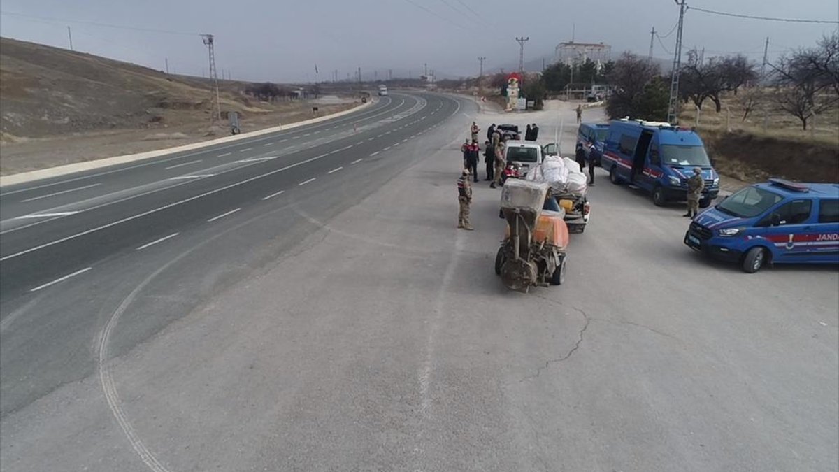 Jandarma ekipleri Kovid-19 tedbirlerine uymayan 6 kişiye ceza kesti