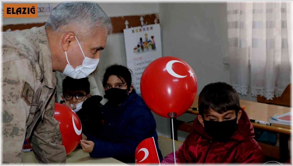 Jandarma ekipleri öğrencilerle bir araya geldi