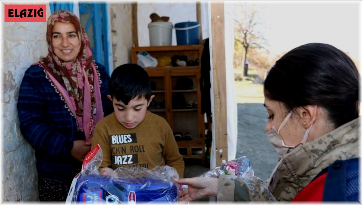 Jandarma ekipleri özel çocukları unutmadı