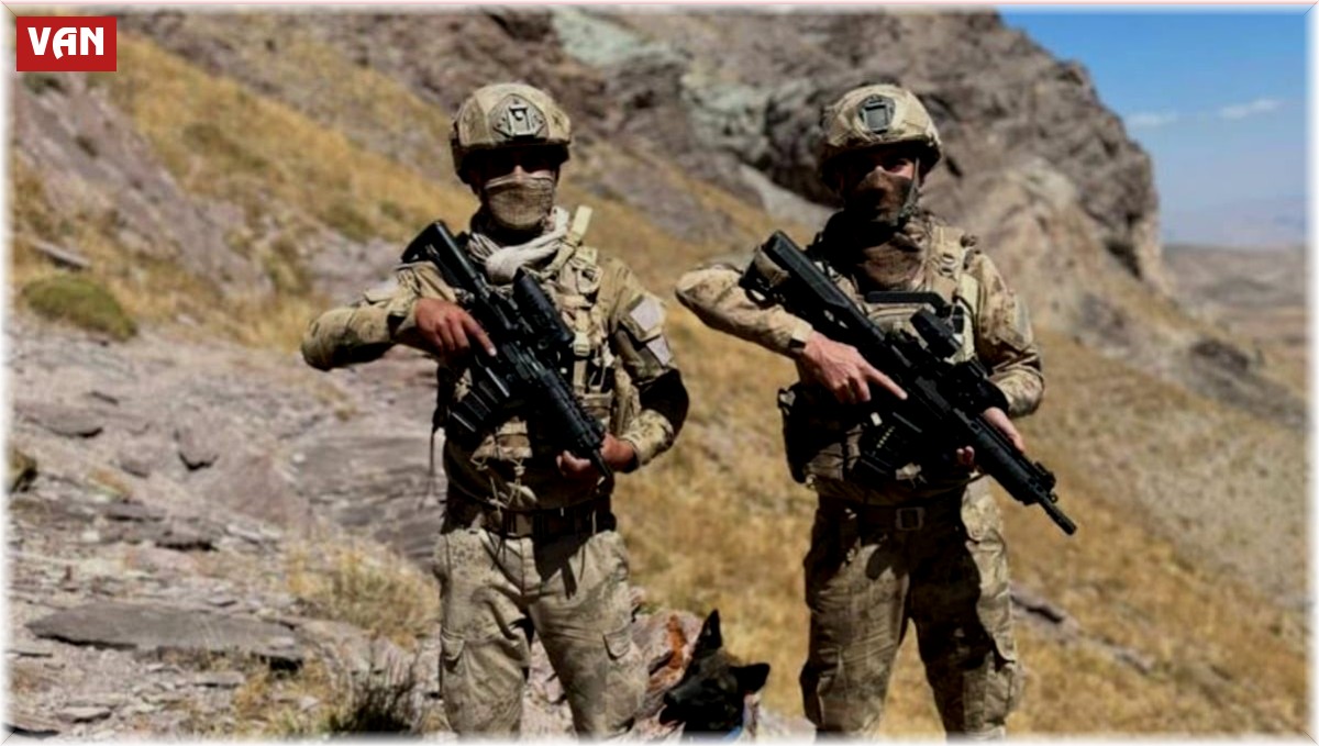Jandarma ekipleri PKK'ya ait 2 sığınakta çok sayıda silah ve mühimmat ele geçirdi