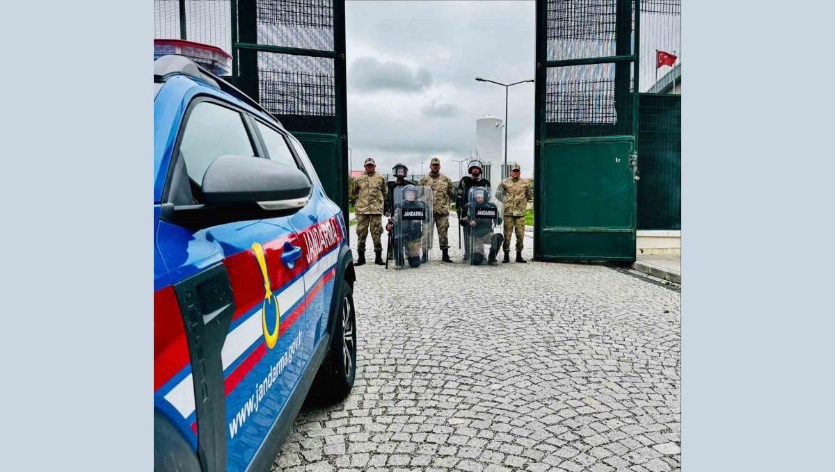 Jandarma ekiplerince 53 düzensiz göçmen yakalandı