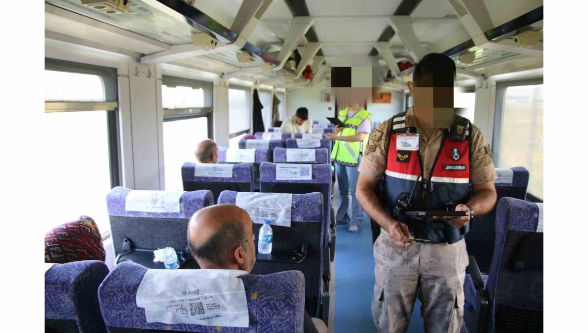 Jandarma ekiplerinden Doğu Ekspresinde asayiş uygulaması