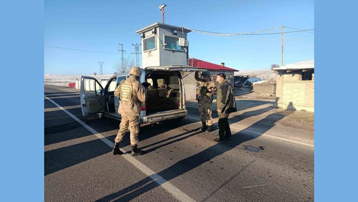 Jandarma göçmen kaçakçılığına geçit vermiyor