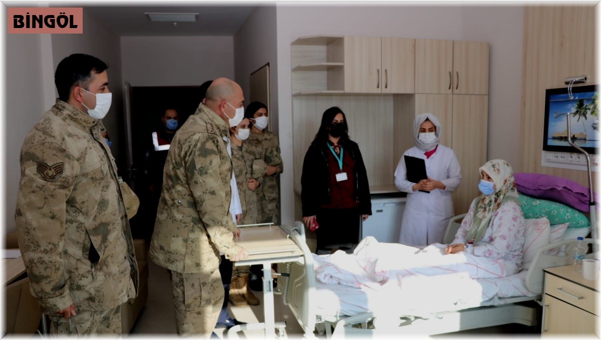 Jandarma hem çocukları hem de hastaları ziyaret etti