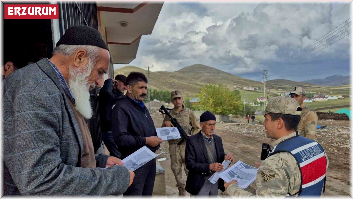 Jandarma köylerde dolandırıcılık konusunda vatandaşları bilgilendiriyor