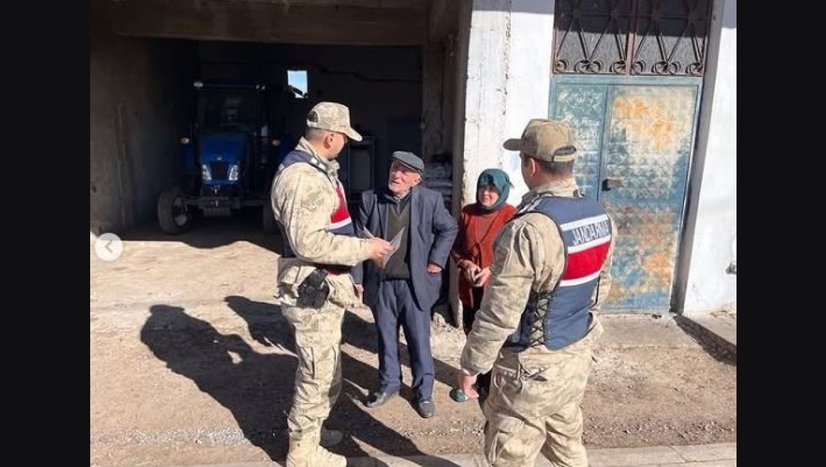 Jandarma Köylüleri Bilgilendirdi