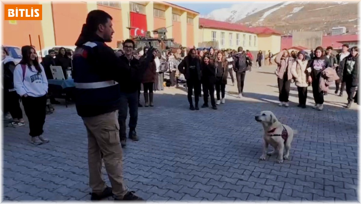 Jandarma, mesleğini öğrencilere tanıttı