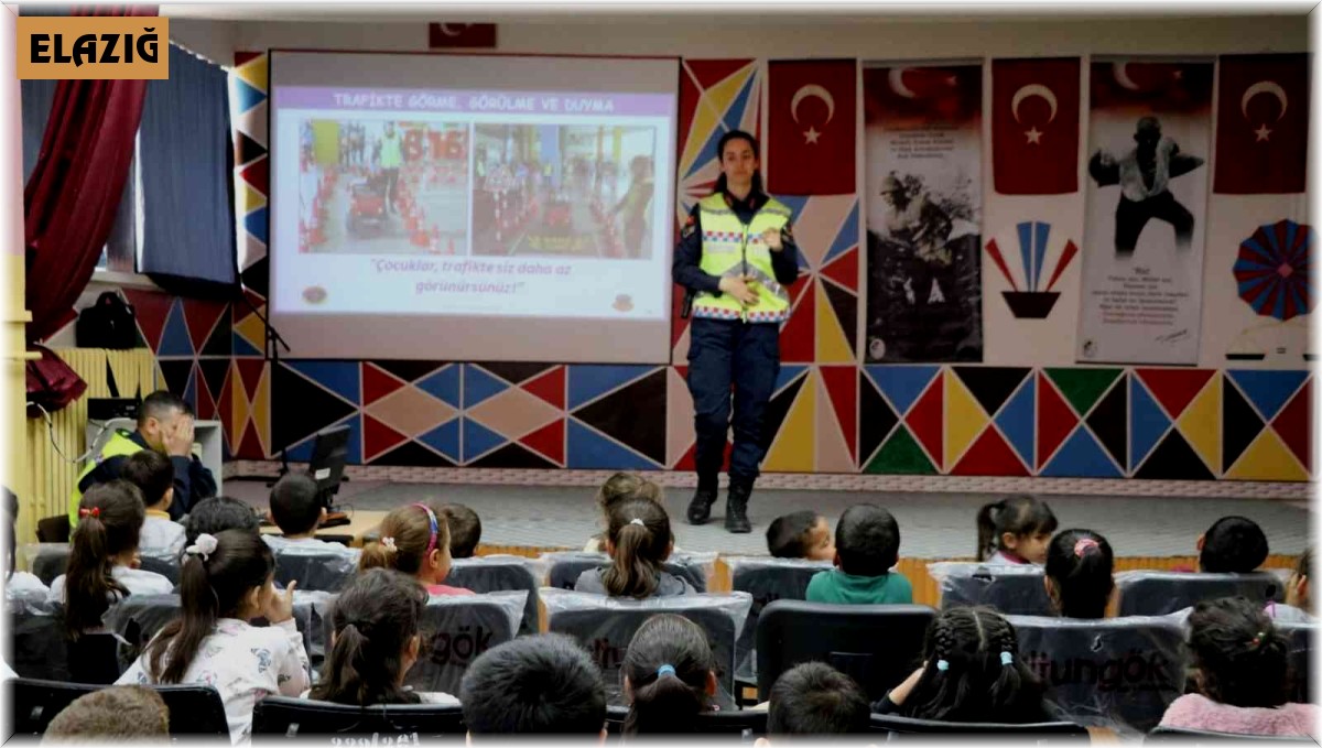 Jandarma, öğrencilere trafik güvenliği eğitimi verdi