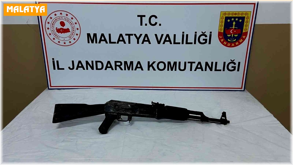 Jandarma operasyonunda kalaşnikof ele geçirdi
