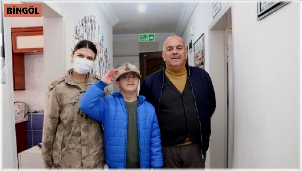 Jandarma özel çocukları ziyaret edip hediyeler verdi