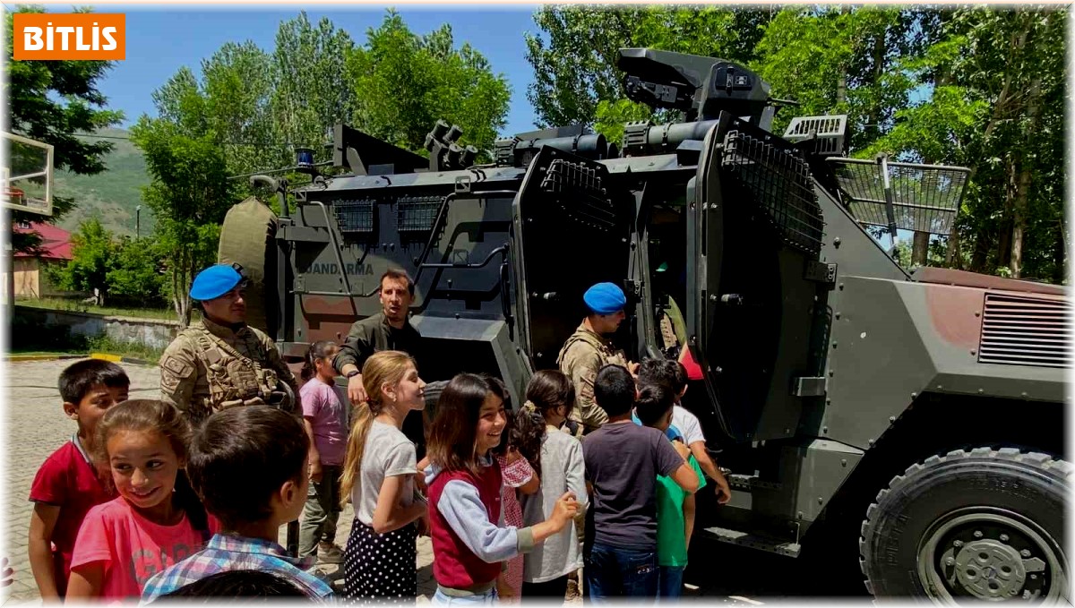 Jandarma personeli öğrencilerle bir araya geldi