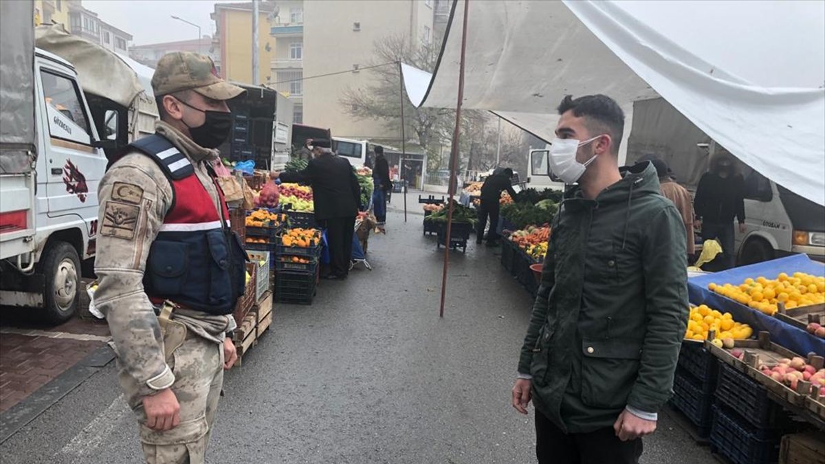 Jandarma semt pazarlarında Kovid-19 tedbirlerini denetledi