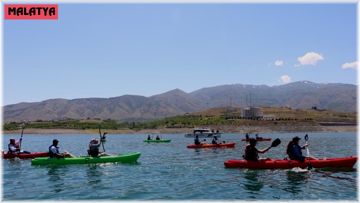 Jandarma ve öğrencilerden bot gösterisi