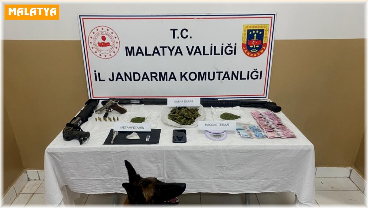 Jandarma zehir tacirlerine göz açtırmıyor