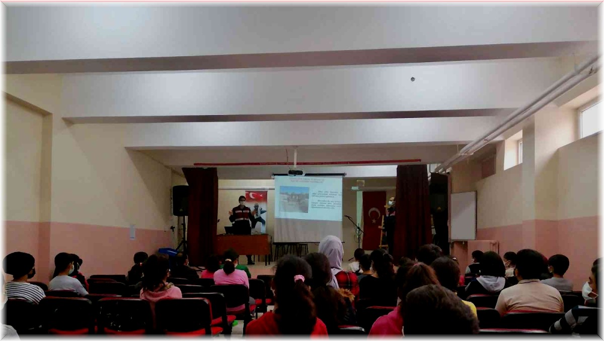 Jandarmadan 'çocukların suçtan korunma yöntemleri' etkinliği