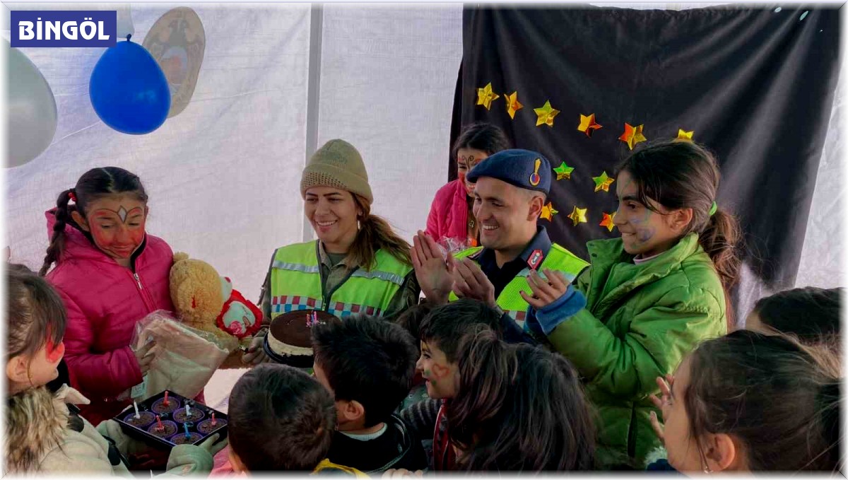 Jandarmadan depremzede çocuklara moral etkinliği